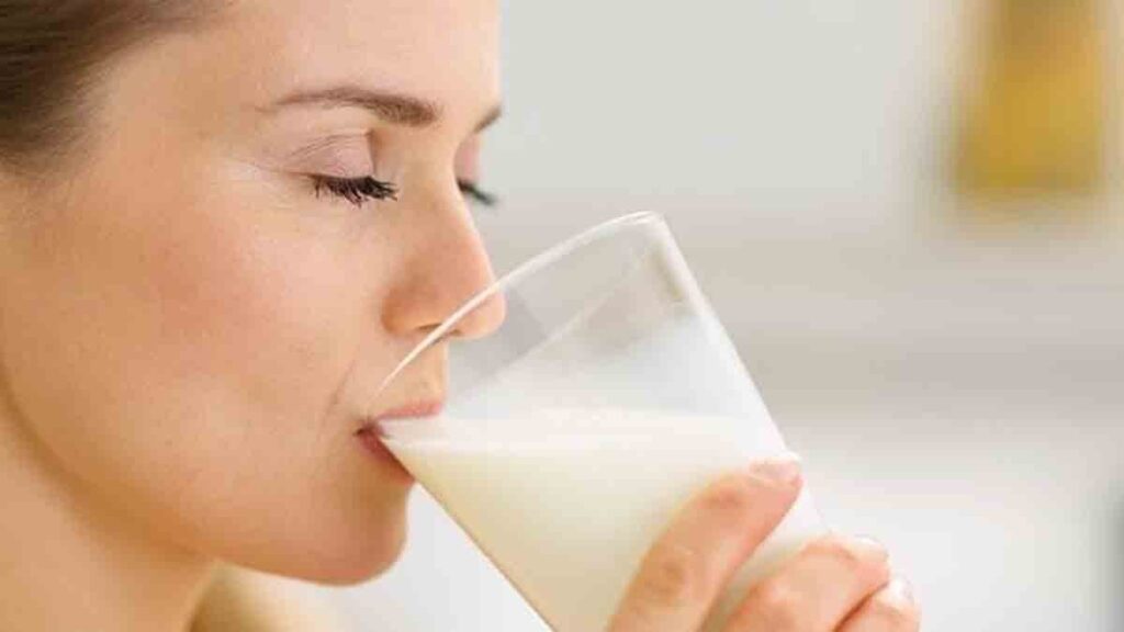 Türkiye’de çoğu kişi sütü böyle içiyor: Bu hata faydalarını sıfırlıyor