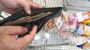 Vatandaş yardımla yaşıyor