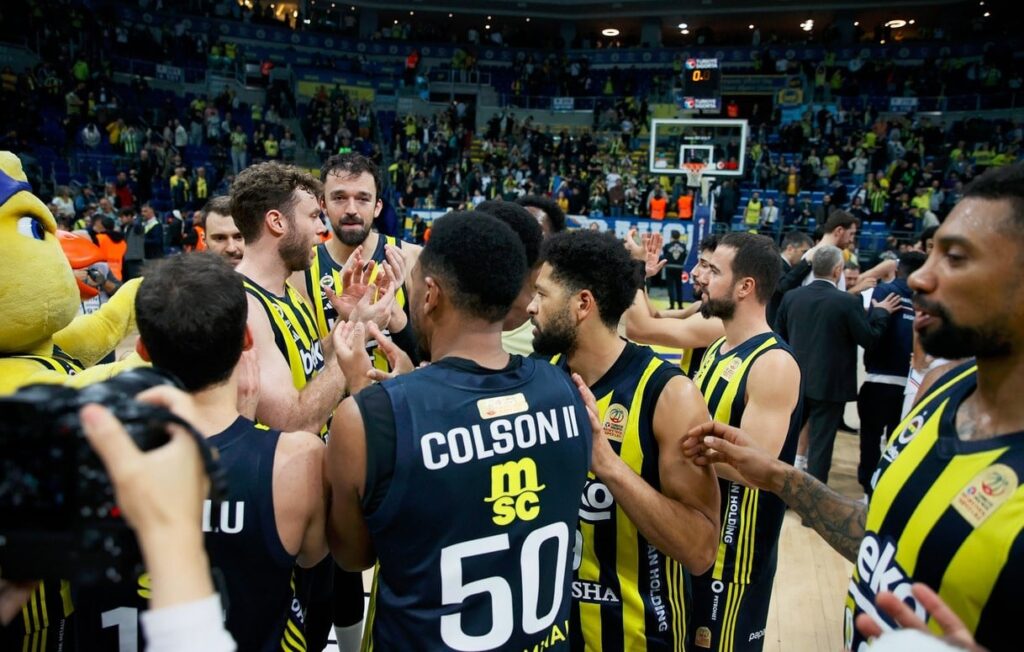 Virüs bütün takımı sardı! Fenerbahçe Beko maçı ertelenecek…