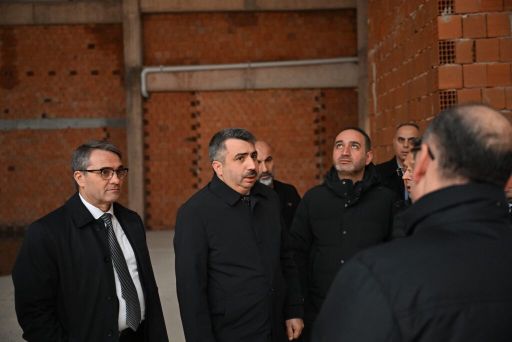 Bursa Yıldırım'da Engelsiz Yaşam Merkezi'nde Yol Yarılandı 