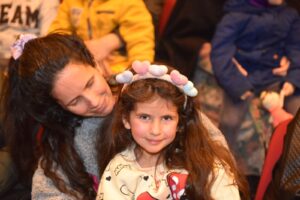 Çocuklar Hacivat Karagöz ile eğlendi