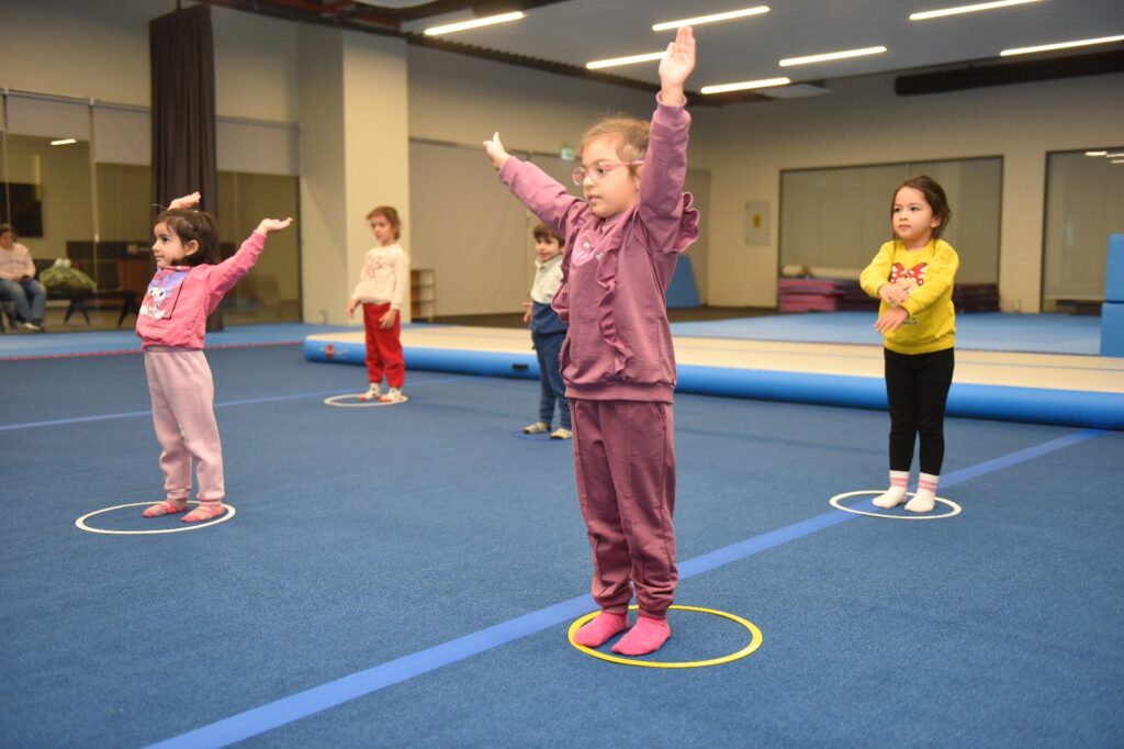 Yıldırımlı miniklere cimnastik eğitimi