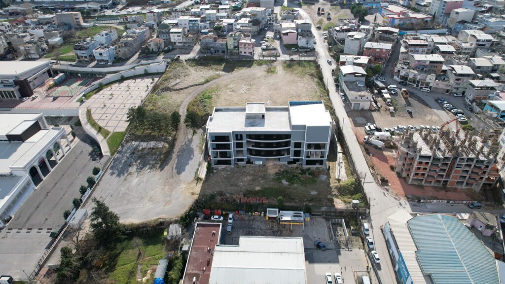 Bursa Yıldırım'da Engelsiz Yaşam Merkezi'nde Yol Yarılandı 