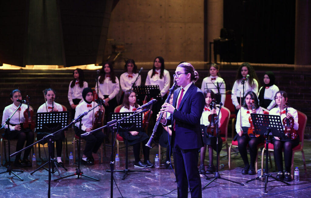 Osmangazi’de Gençlik Orkestrası ve Korosu’ndan muhteşem yeni yıl konseri