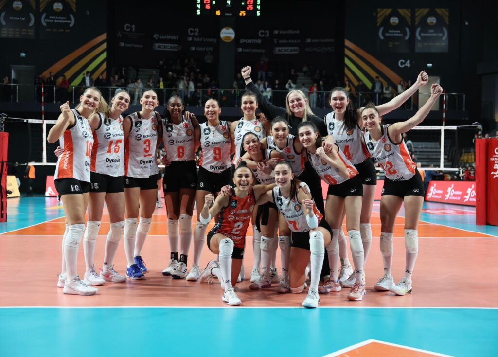 Yılın son derbisi Eczacıbaşı’nın