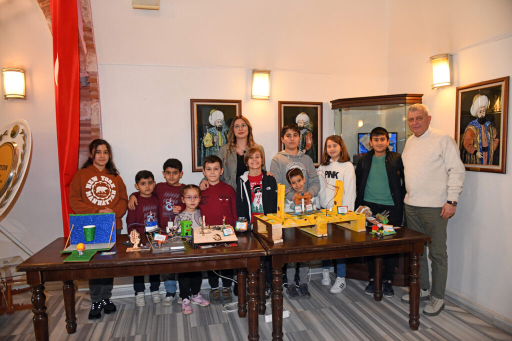 Bursa Osmangazili öğrencilerden robotik kodlama sergisi