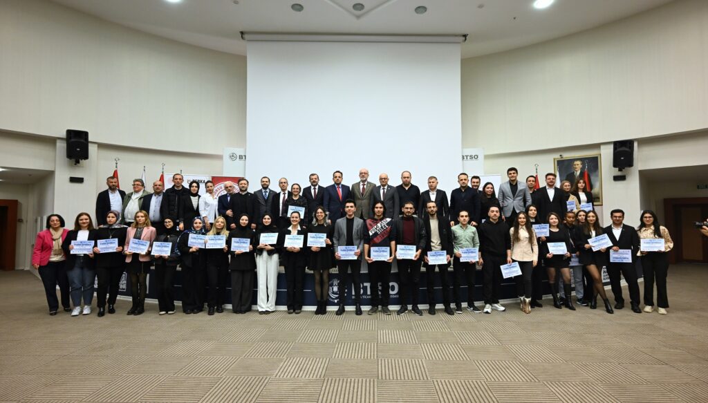 Genç Dijital Girişimcilik Akademisi Sertifika Töreni BTSO’da Gerçekleştirildi