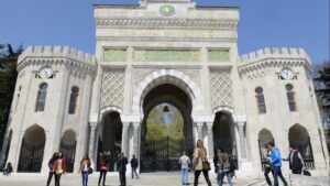 1.2 milyon öğrenci üniversiteyi terk etti