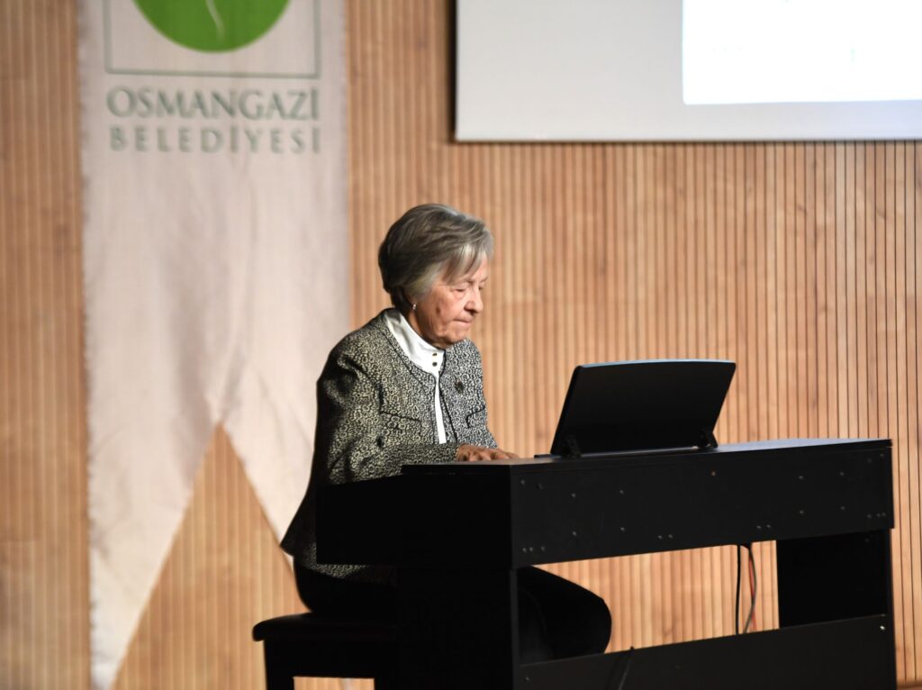 Bursa'nın ilk müzik öğretmeni Osmangazililerle buluştu