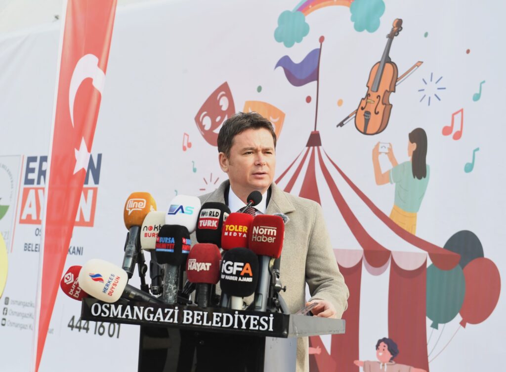 Osmangazi Belediyesi’nin kurduğu çadırda herkese eğlence var