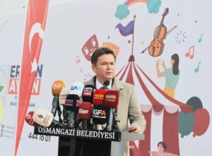 Osmangazi Belediyesi’nin kurduğu çadırda herkese eğlence var