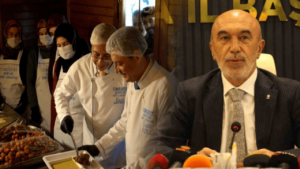 AKP’li Başkan aşevleriyle övündü, kent lokantalarını hedef aldı