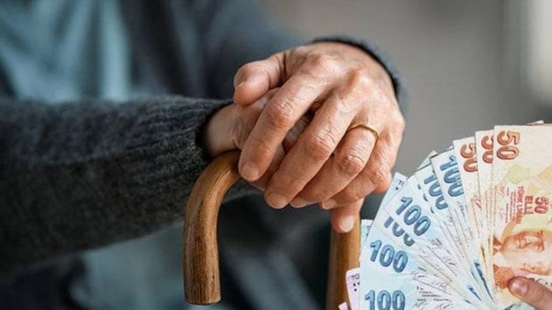Bankalar emekli ödemelerini 4’e bölerek yapacak: Hesaba 25 bin TL yatacak