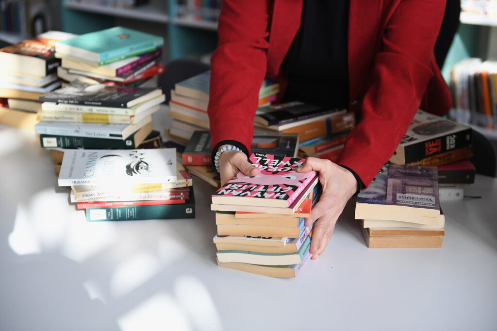Kitaplar bilet oldu kütüphane rafları doldu