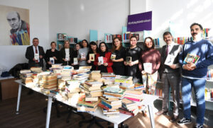 Bursa Osmangazi’de kitaplar bilet oldu kütüphane rafları doldu