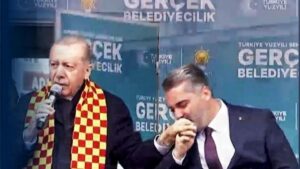 Erdoğan’ın elini öpmüştü! İşe yaramadı