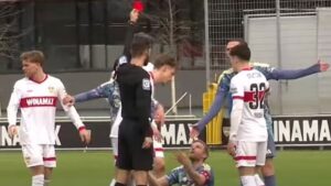 Eşine ender rastlanır! Kırmızı kart görüp devam etti