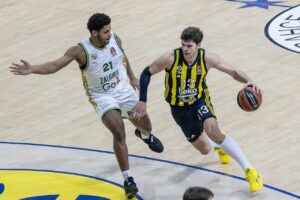 Fener ikinci yarı şov yaptı, Zalgris’i devirdi