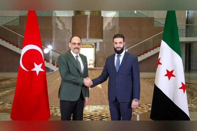 İbrahim Kalın’ın Türk Bayrağı ile pozu tartışma yarattı