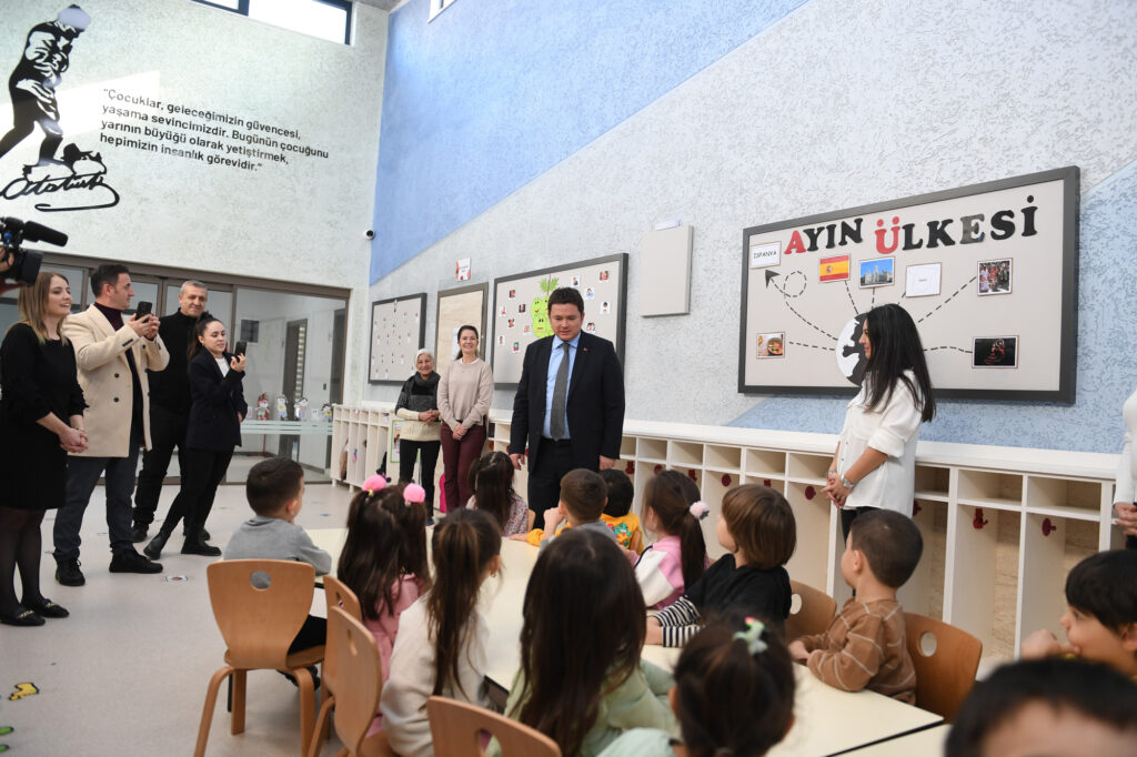 Kreş öğrencilerinin karne heyecanı