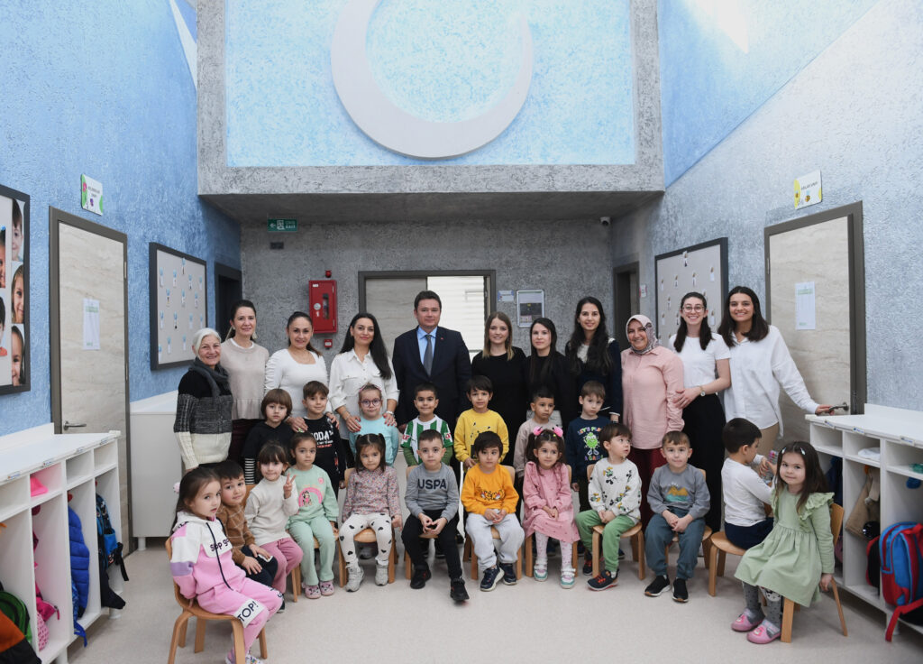 Kreş öğrencilerinin karne heyecanı