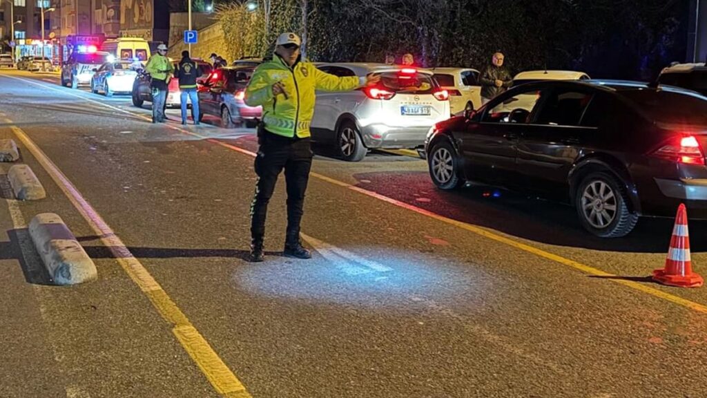 Korsan çakar takan sürücüye tarihi ceza