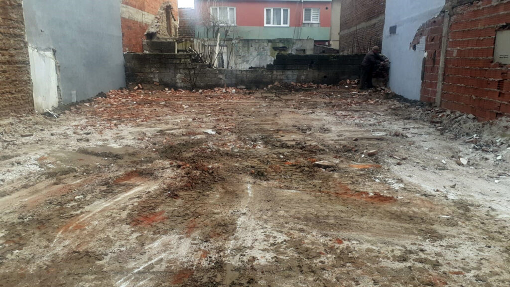 Bursa Osmangazi’de 100 metruk bina yıkıldı