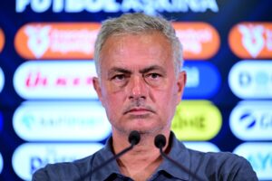 Mourinho’dan G.Saray tepkisi! ‘O skandalları izlemektense…’