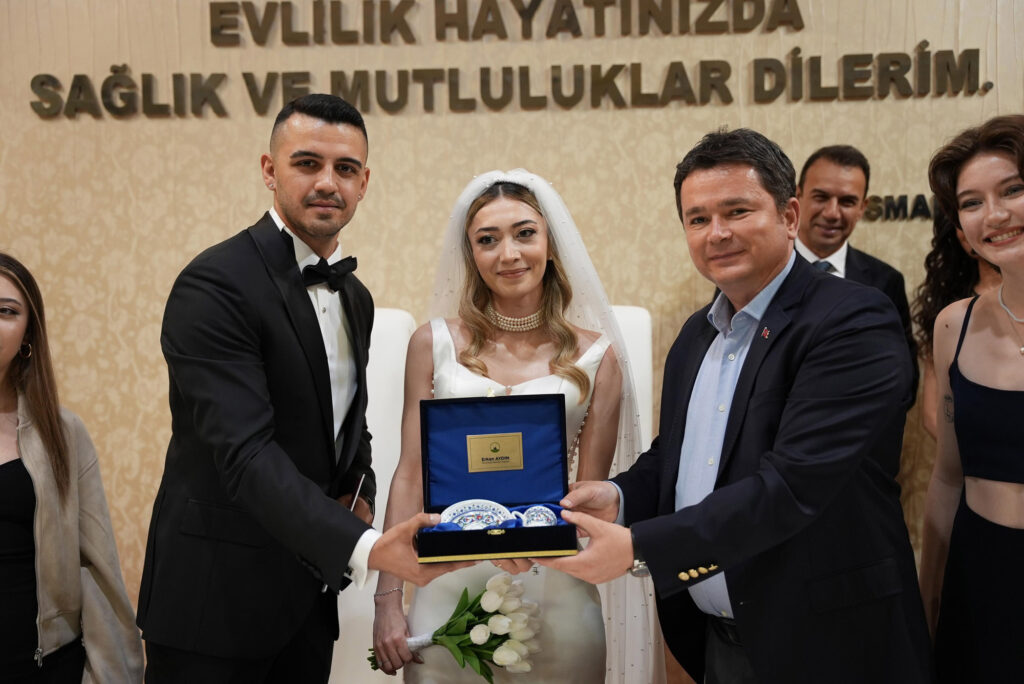 Osmangazi’de 1 yılda 6 bin 636 nikah kıyıldıOsmangazi’de 1 yılda 6 bin 636 nikah kıyıldı
