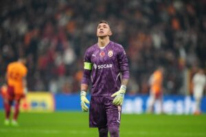 Taraftar çıldırdı! Muslera ıslıklandı