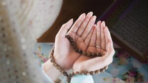 Tesbih namazı nasıl kılınır? Miraç gecesi kılınan 12 rekatlık namaz ve tesbih namazı ne zaman, kaç rekat kılınır?