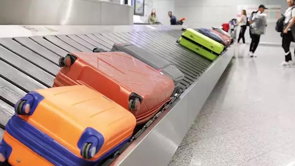 Uçağa binerken valizini plastikle saranlar dikkat! Uçağa alınmayabilir