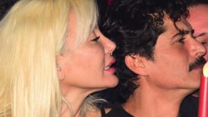 Ünlü oyuncu eski eşine döndü