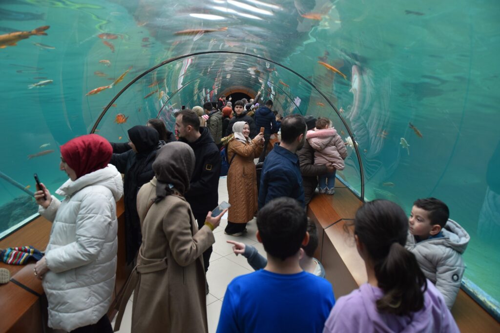 Yıldırım Belediyesi'den çocuklara karne hediyesi