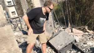 Yangında her şeyini kaybetti: "Zengin değilim" diyen ünlüye canlı yayında para yağdı