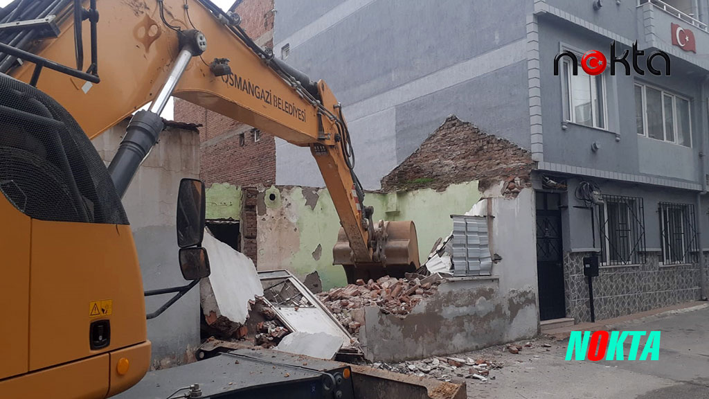 Bursa Osmangazi’de 100 metruk bina yıkıldı