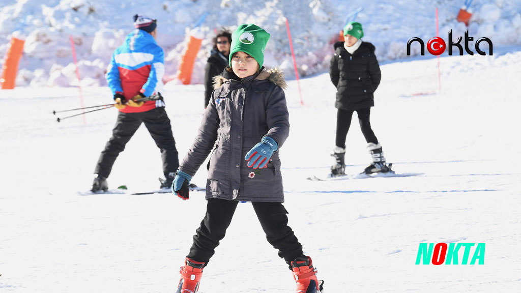 Osmangazi’deki çocuklar kayak yapmayı öğreniyor