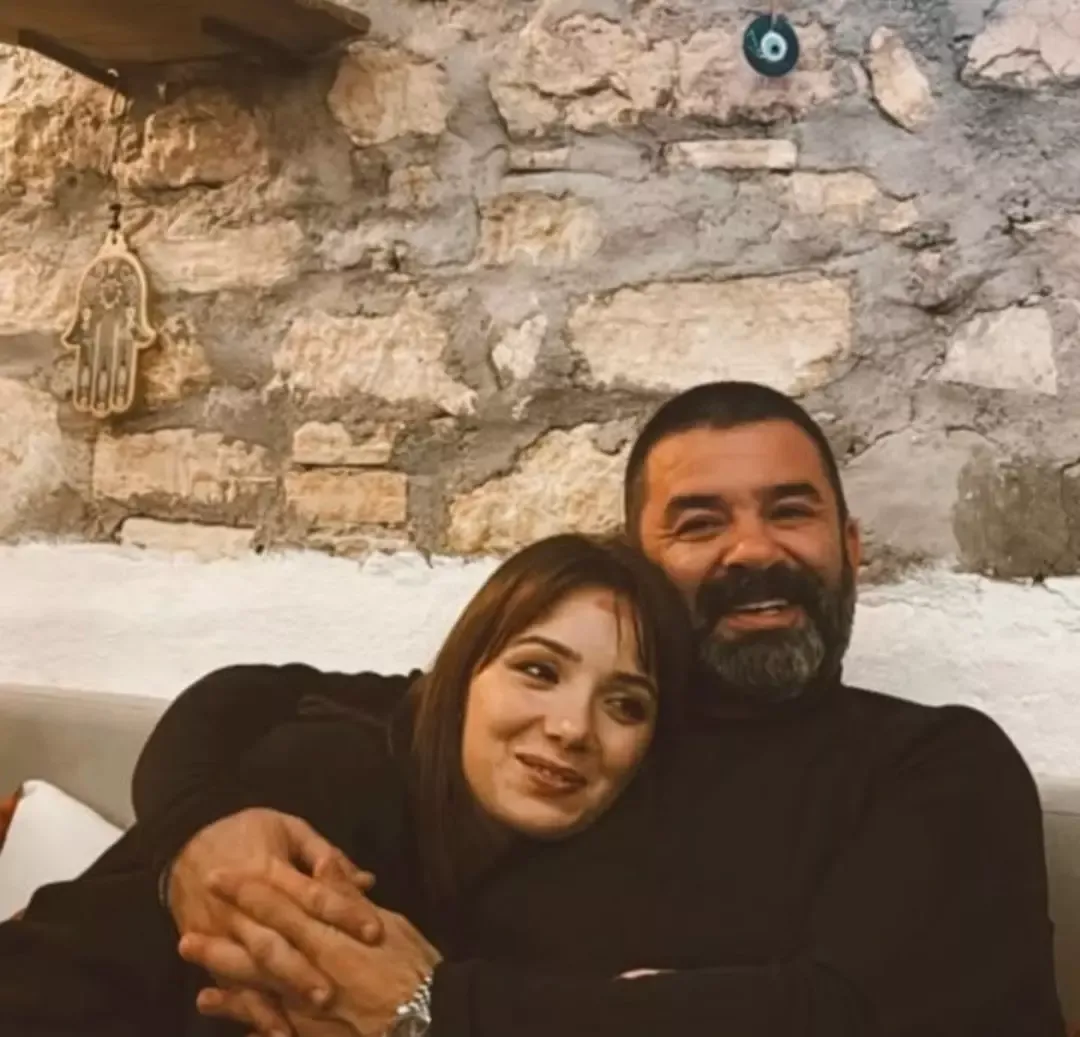 "Ceyda Düvenci’den sonra bir aşk pozu da Bülent Şakrak’tan geldi! "Alayına…"
