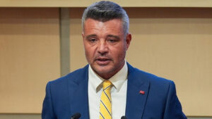 Yurt dışı çıkış yasağı vardı! Sadettin Saran yurt dışında çıktı!