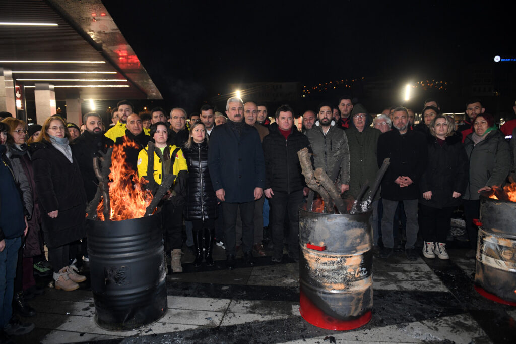 Saat 04.17’de Osmangazi Meydanı’nda anma programı düzenlendi