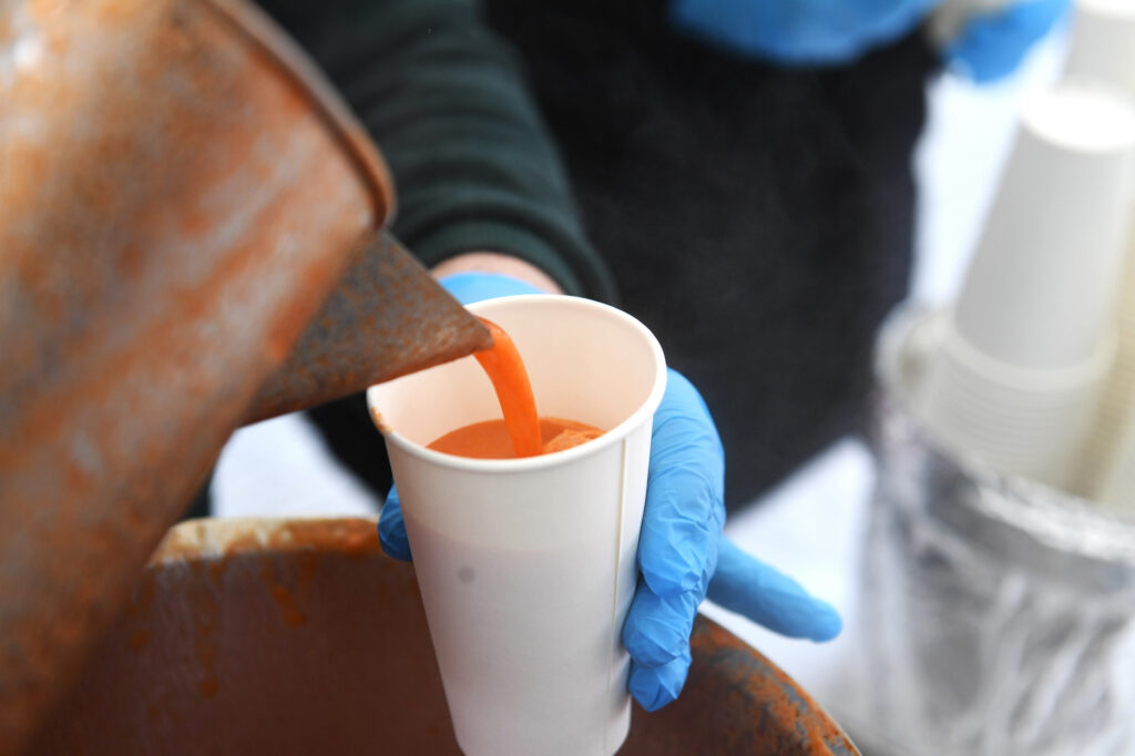 Başkan Aydın gittiği her mahallede yoğun ilgi görüyor