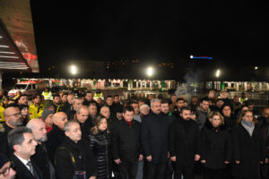 Saat 04.17’de Bursa Osmangazi Meydanı’nda anma programı düzenlendi