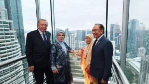 Cumhurbaşkanı Erdoğan, Malezya’da Petronas İkiz Kuleleri’ni ziyaret etti