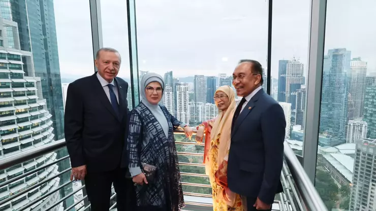 Cumhurbaşkanı Erdoğan, Malezya’da Petronas İkiz Kuleleri’ni ziyaret etti