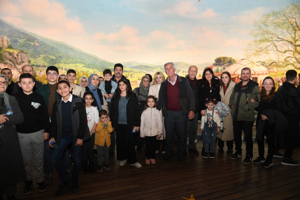 İlkokul öğrencileri Barış Manço şarkılarını söyledi