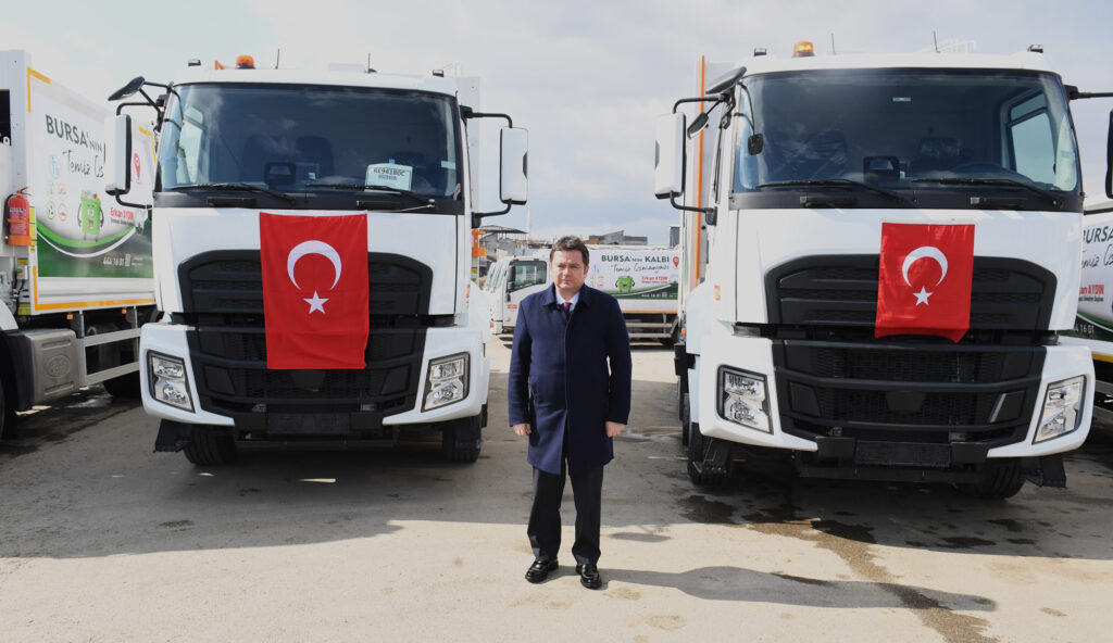 Bursa Osmangazi’nin temizlik filosuna 17 araç eklendi