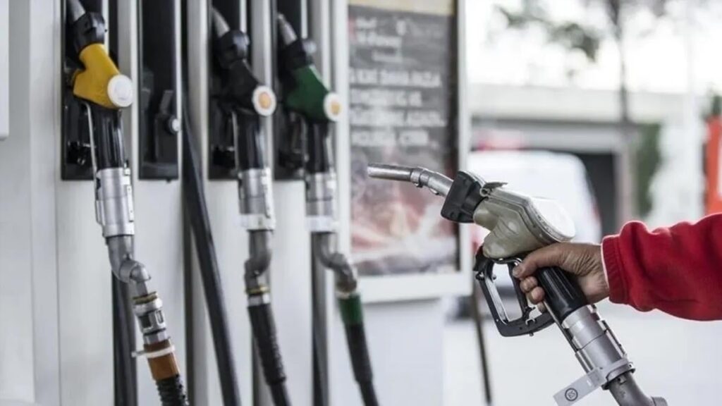 Akaryakıta bir zam daha geliyor