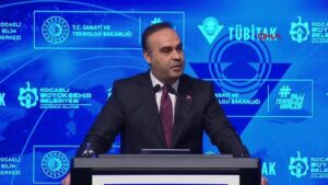 Bakan Kacır: Türkiye eski Türkiye değil, iş insanları dernekleri siyasetçilere parmak sallamasın