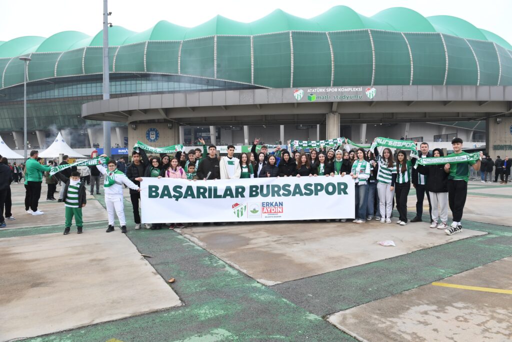 Başkan Aydın, Bursa’da Bursaspor’un maçını öğrencilerle birlikte izledi