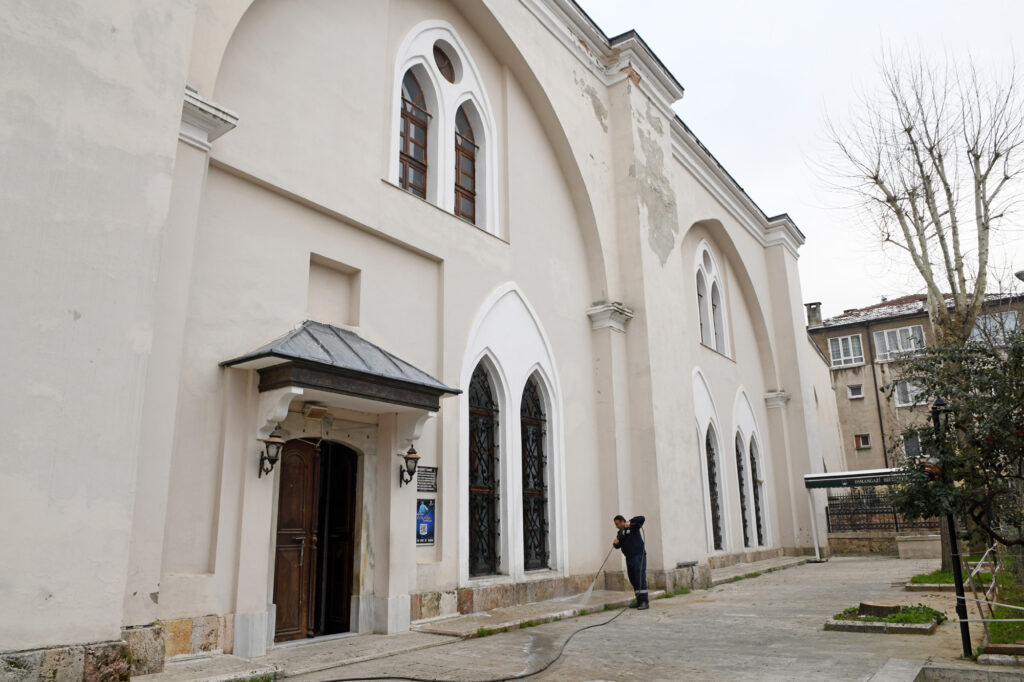 Bursa Osmangazi’deki camilerde Ramazan temizliği